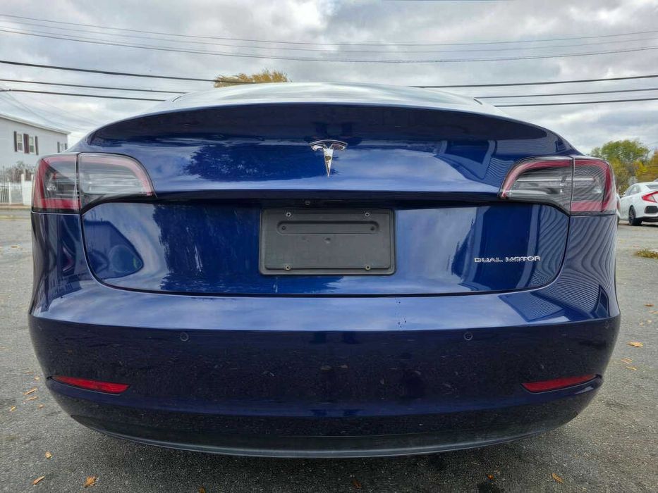 Tesla Model 3 Long Range      2019
