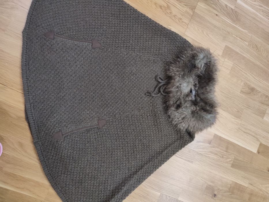 НОВЕ Пончо Colins