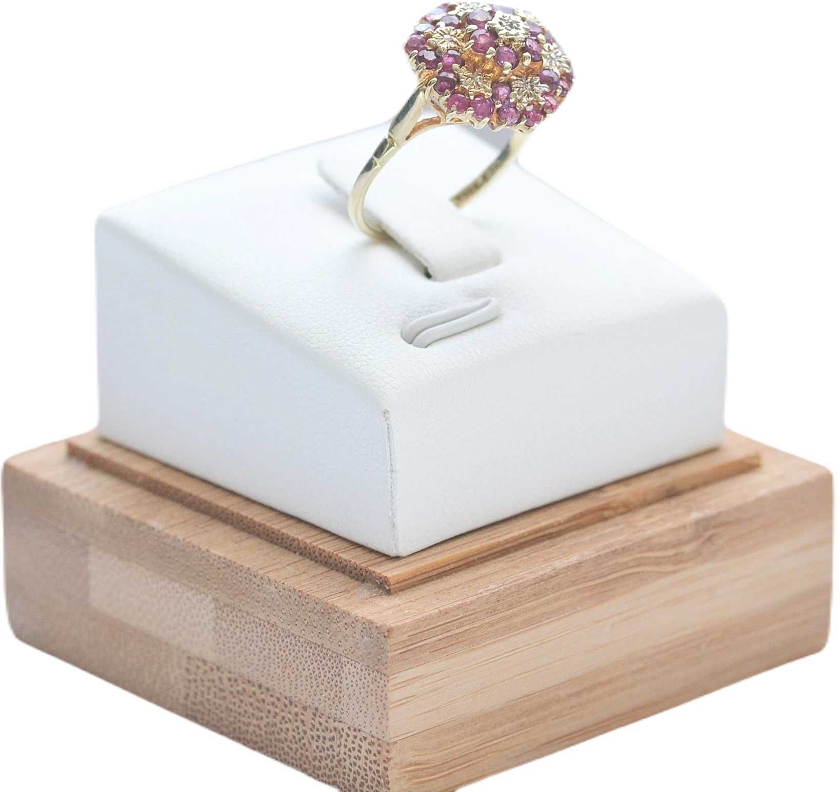 Piękny pierścionek z diamentami i rubinami 3,98 G 375 rozmiar 14