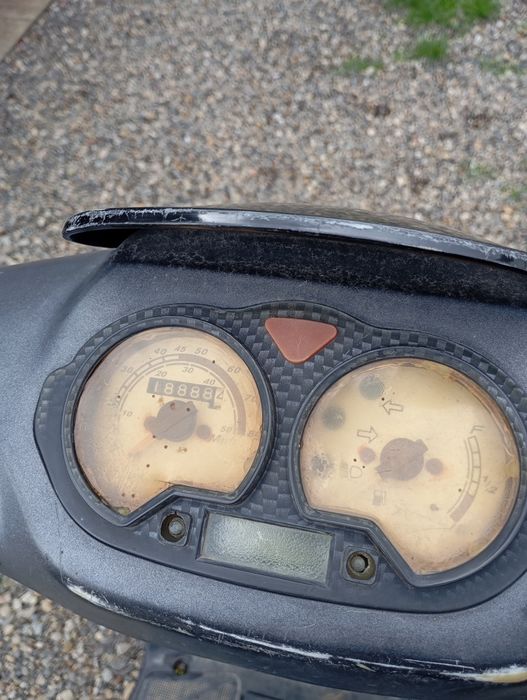 Продається скутер в гарному стані на документах  всі питання по тел.