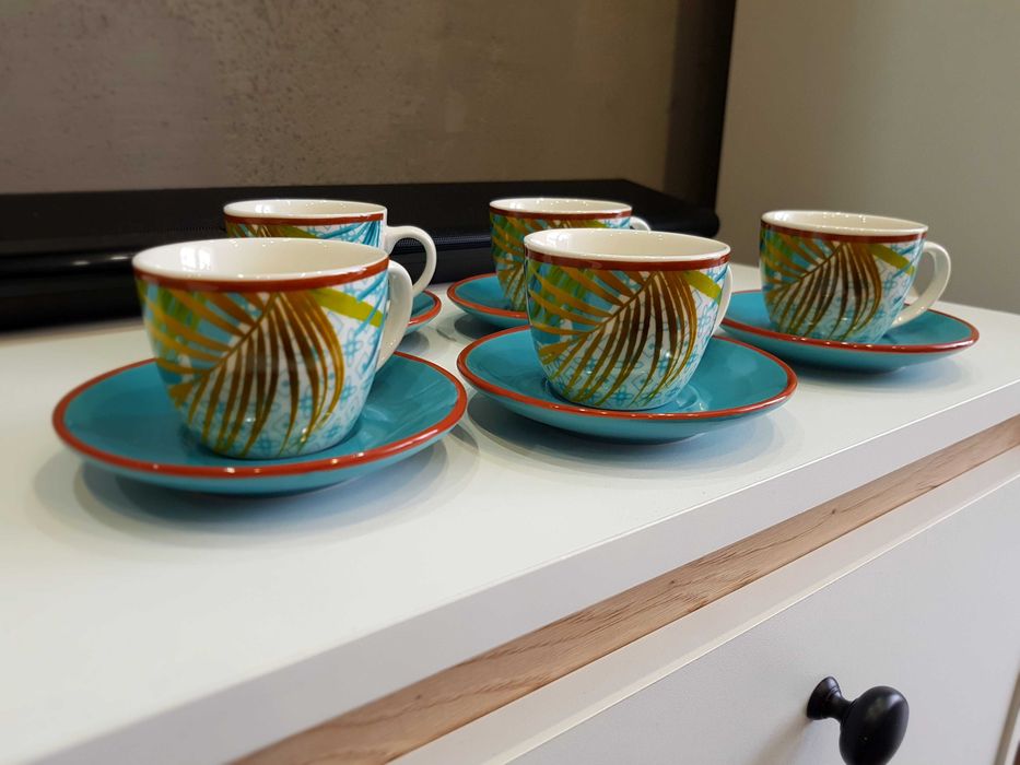Zestaw filiżanek i talerzyków do kawy espresso