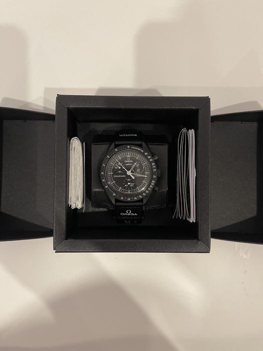 Swatch Moonswatch Mission to the Moonphase Snoopy New Moon "Black"