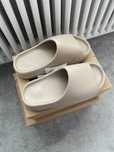 Adidas_YeezySlide_Biały Moda_Klapki_obuwniczy  Rozmiar.39