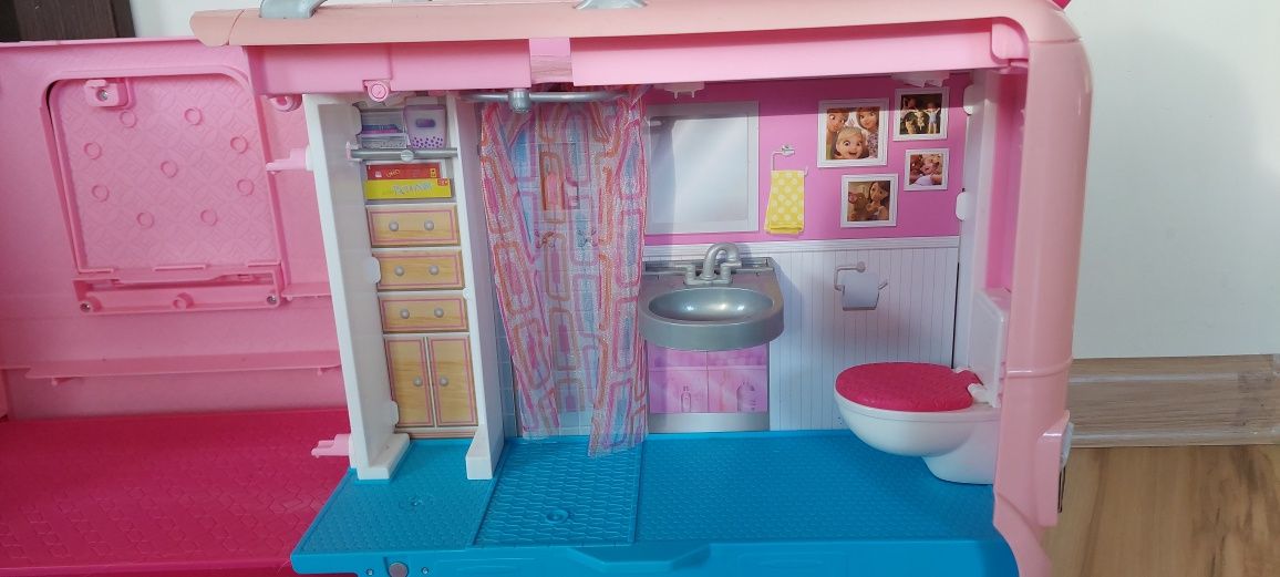 Kamper Barbie Dream z basenem