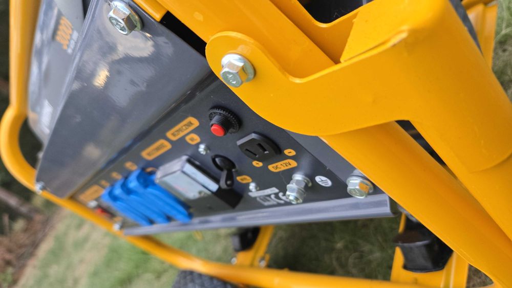 Agregat prądotwórczy Generator 3000W 230V 12V AVR PM-AGR-3000M2K KOŁA!