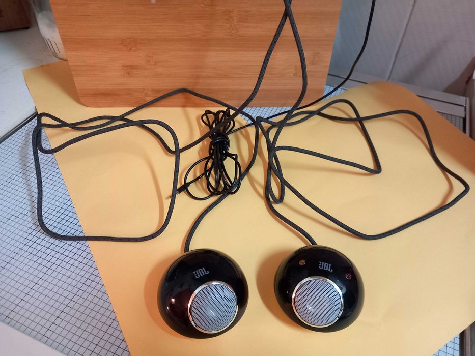 Coluna de SOM Marca JBL --- como NOVA