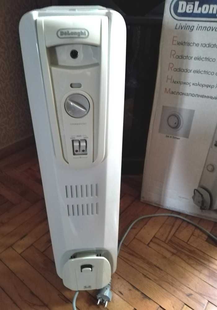 Оливний (масляний) радіатор DeLonghi KH 770715