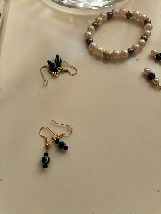Brincos e pulseira novos