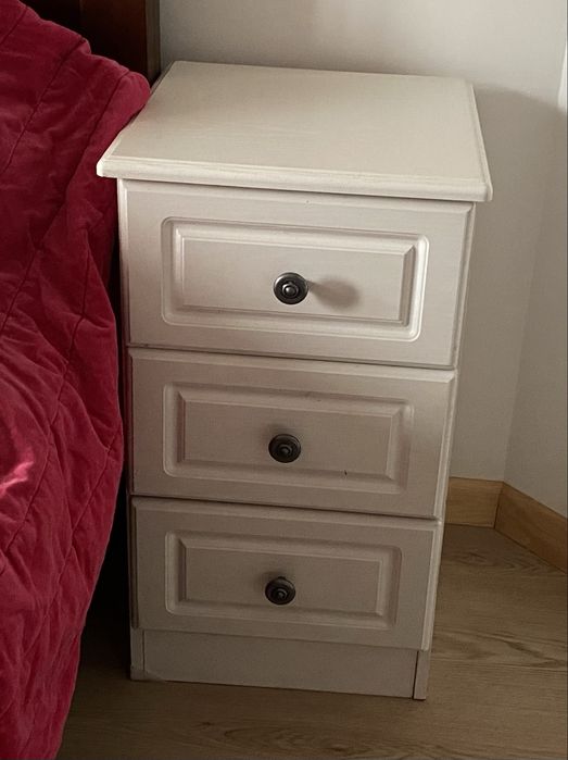 Zestaw mebli 4 sztuki Szafki biale komoda szuflady