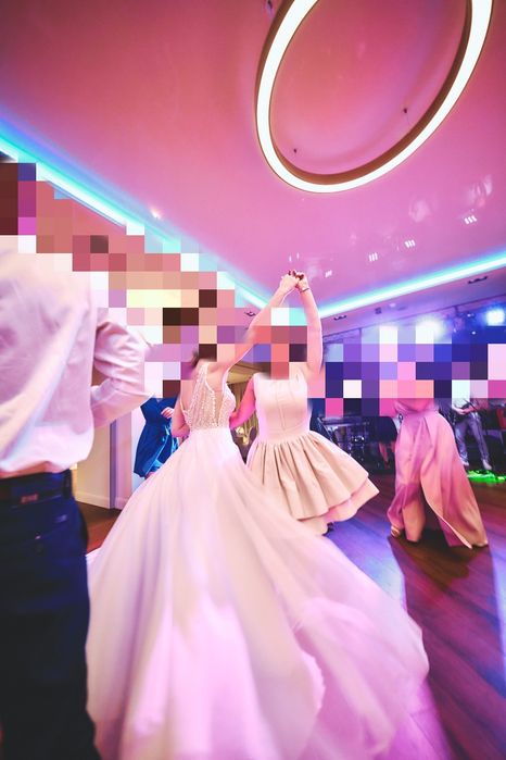 Suknia ślubna z tiulu jedwabnego, wycięcie na plecach, dekolt v