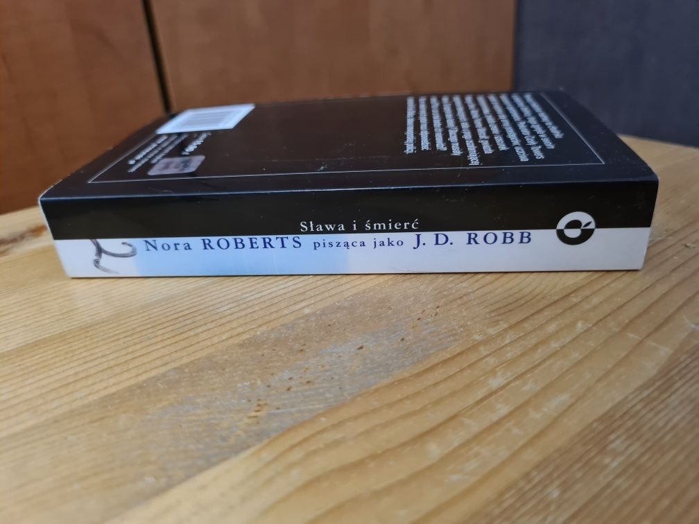 Sława i śmierć - Nora Roberts pisząca jako J. D. Robb
