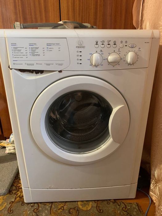 Продам пральну машину Indesit WL102X Рівне