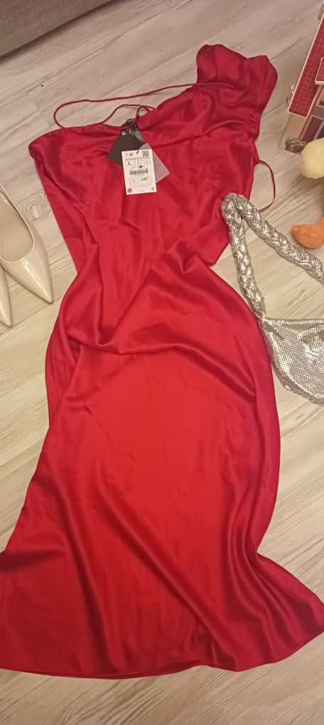Продам шелковое платье в бельевой стиле от Zara