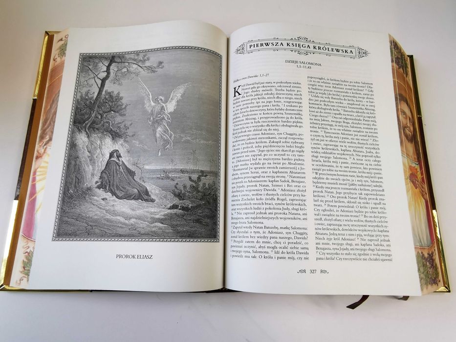 Biblia w oprawie skórzanej, duże bursztyny w srebrze, malowane brzegi.