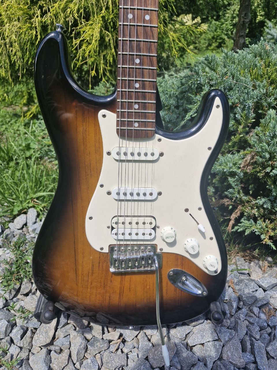 Електрогітара SQUIER by Fender Bullet STRATOCASTER HSS