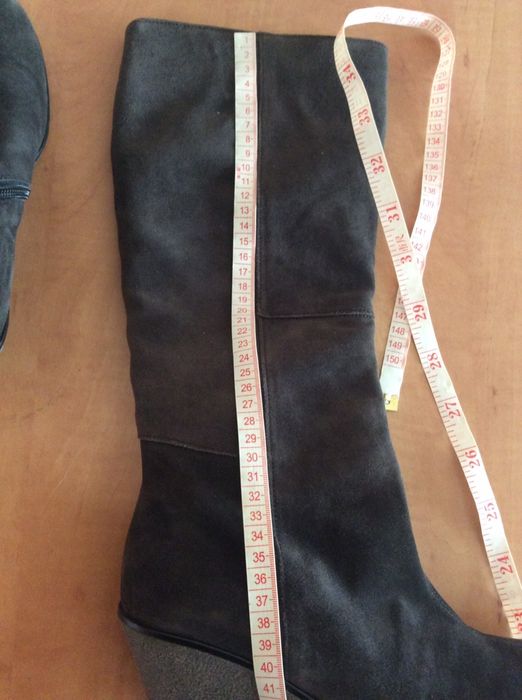 Продам демисезонные замшевые сапоги Gabor 40 р.