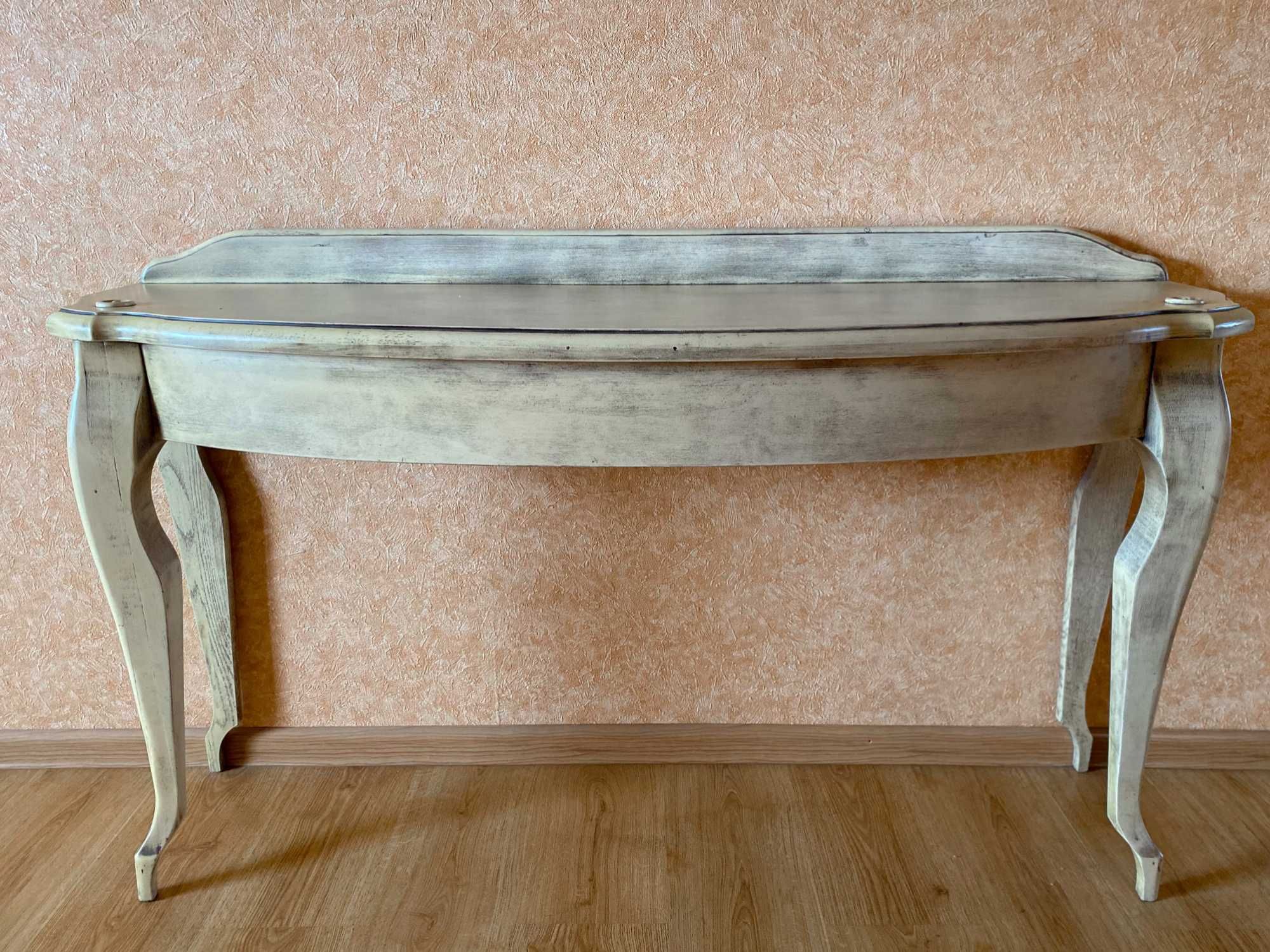 Консольний стіл у стилі гранж
