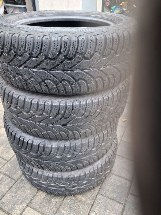 Opony zimowe Fulda 205/65/15 bardzo ładne 4 sztuki.