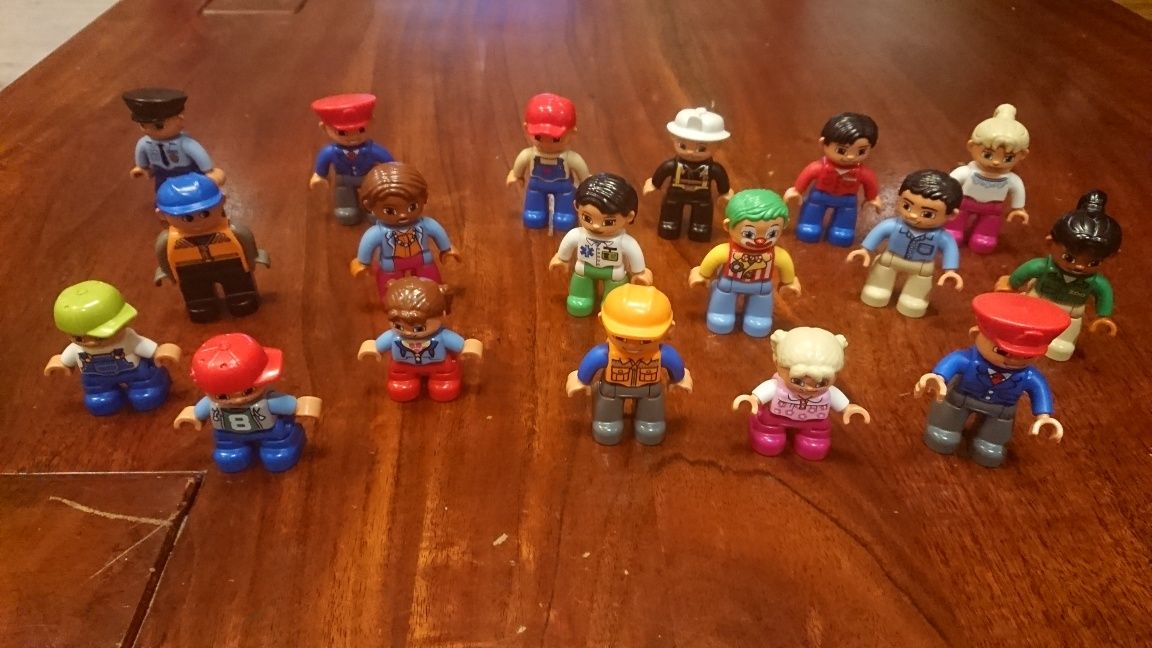 Lego Duplo bardzo duzo klocków i figurek, Kosztowały ponad 2500 zł