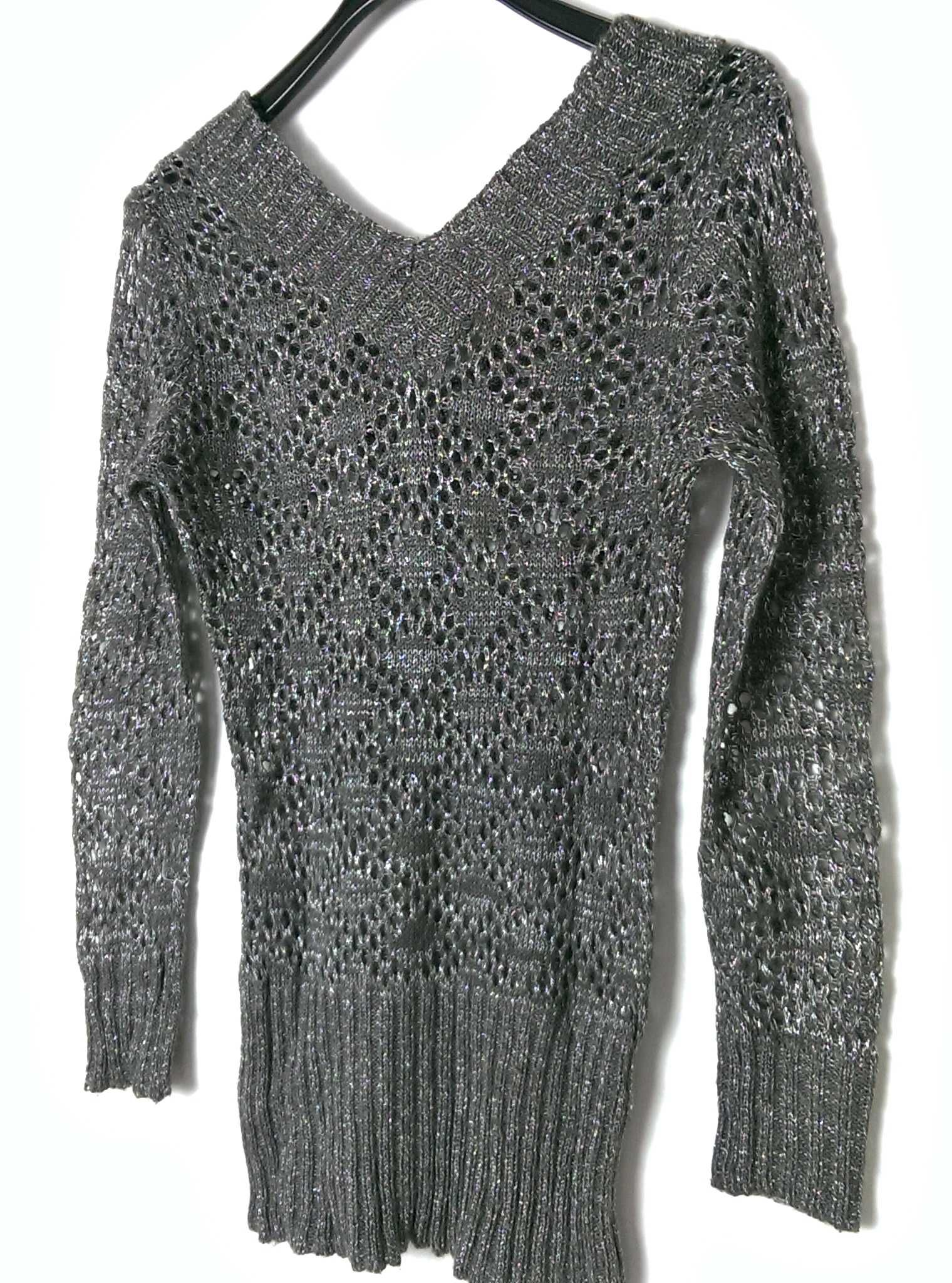 Tunika sweter ażurowy długi rękaw szary srebrny dekolt połysk
