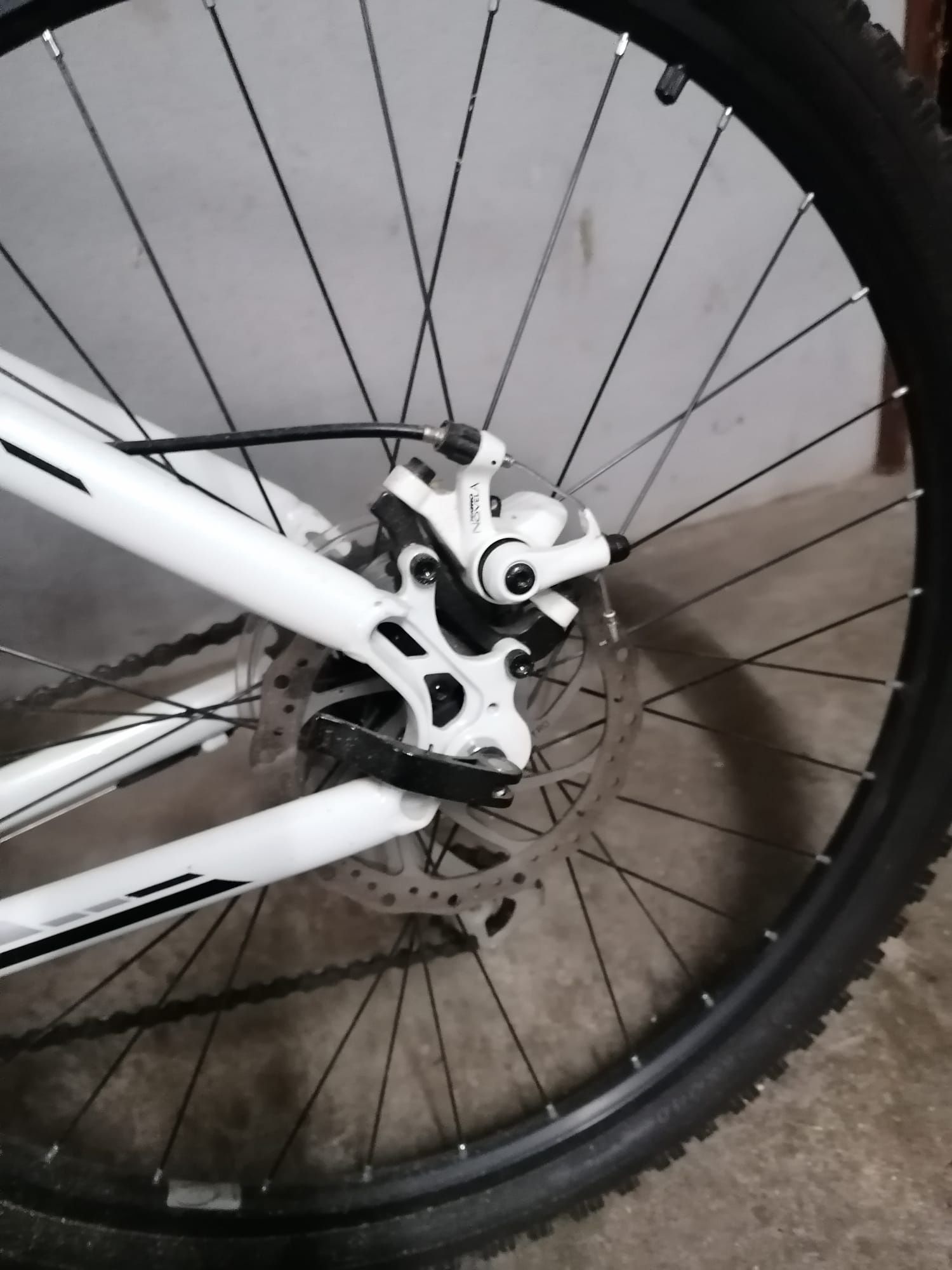 Bicicleta da shimano roda 28.com discos a frente e a trás. Nova