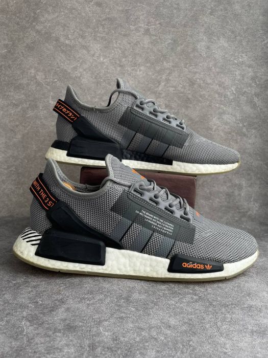 Мужские кроссовки на бусте Adidas NMD R1 V2