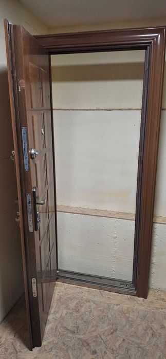 Двери входные металлические