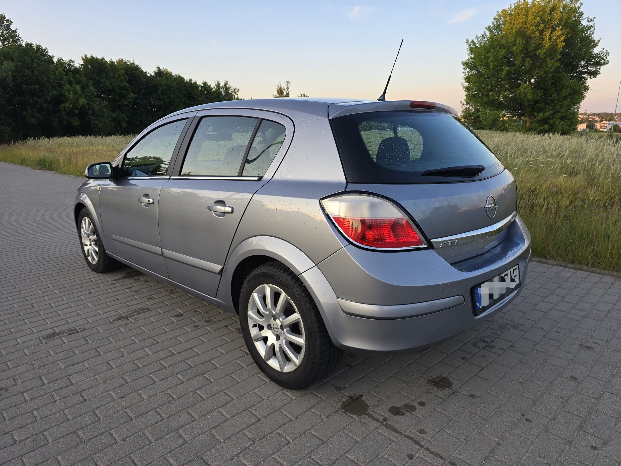 Opel Astra H 1.6 benzyna