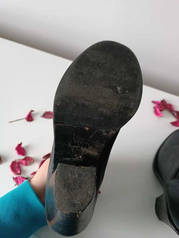 Oryginalne skórzane buty damskie Acne