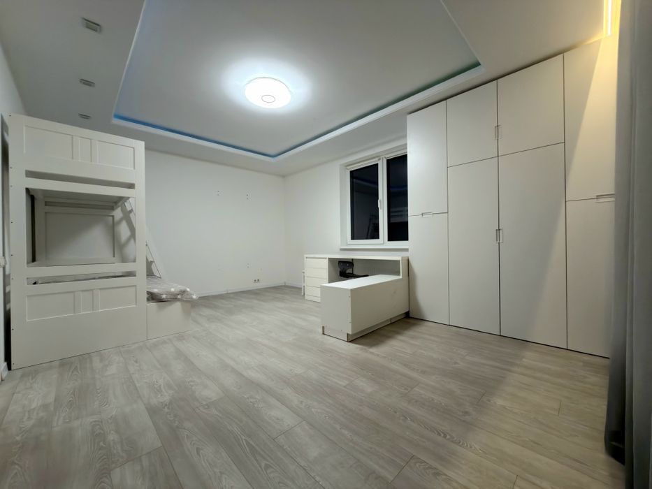 Глушкова 9в, генератор, Іподром, 7 пов, 2 спальні і велика вітальня