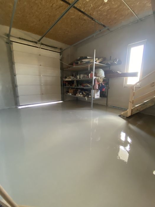 Garaże, wnętrza domów,Hale przemysłe – posadzki żywiczne | cała Polska