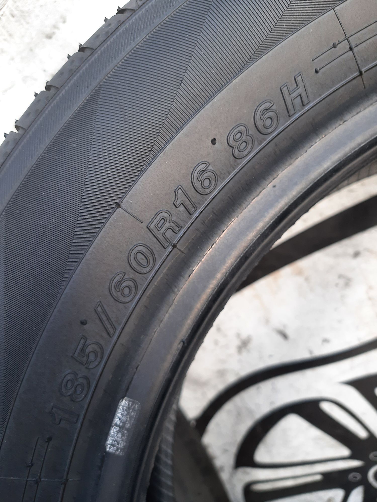 185/60r16 86H Yokohama BluEarth-A