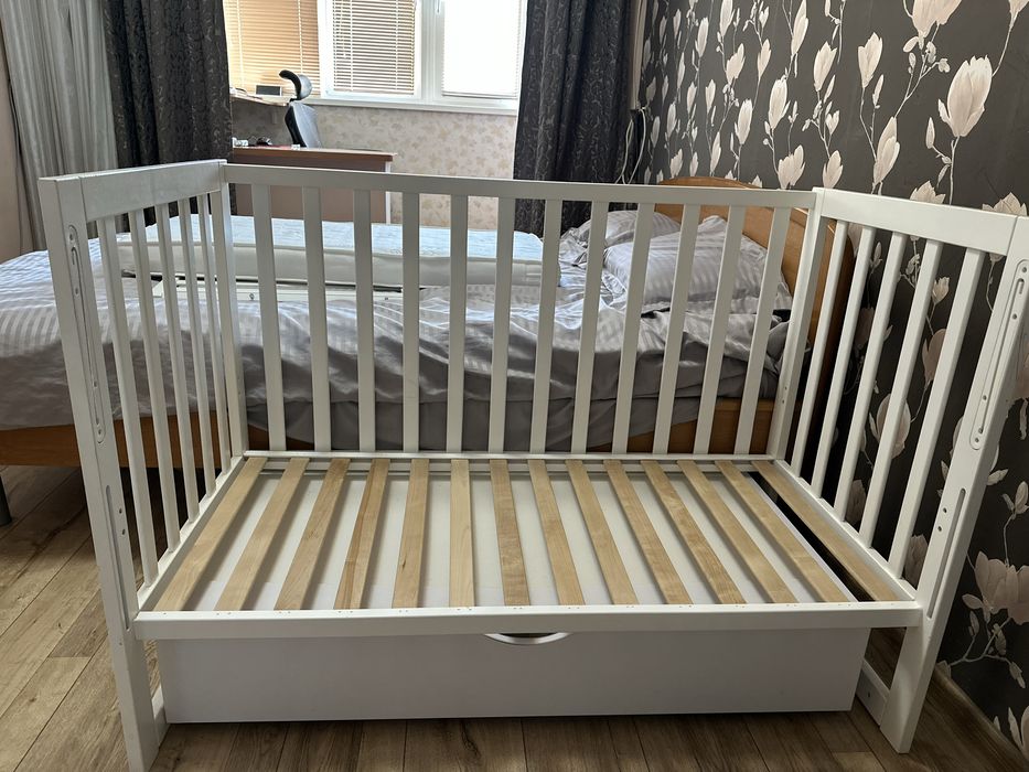 Ліжечко для немовлят з матрасиком у подарунок