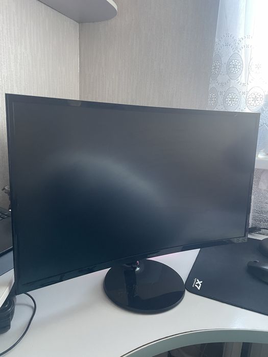 Монитор Samsung 27дюймов изогнутый 120грц