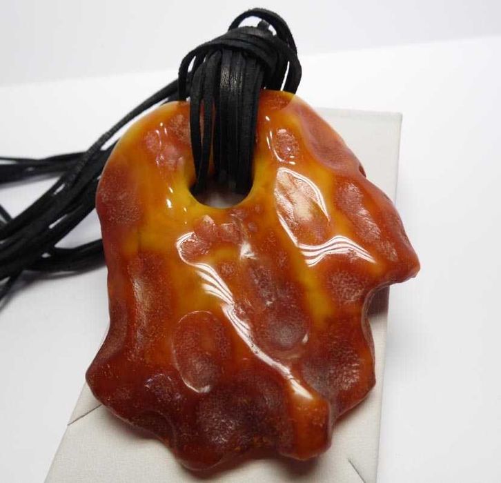 Autorski naszyjnik bursztyn rzemienie srebrne zapięcie.