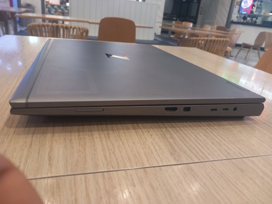 HP zbook 17 G7 fury,  I9, 64GB ram, 1T SSD, RTX3000, super pc