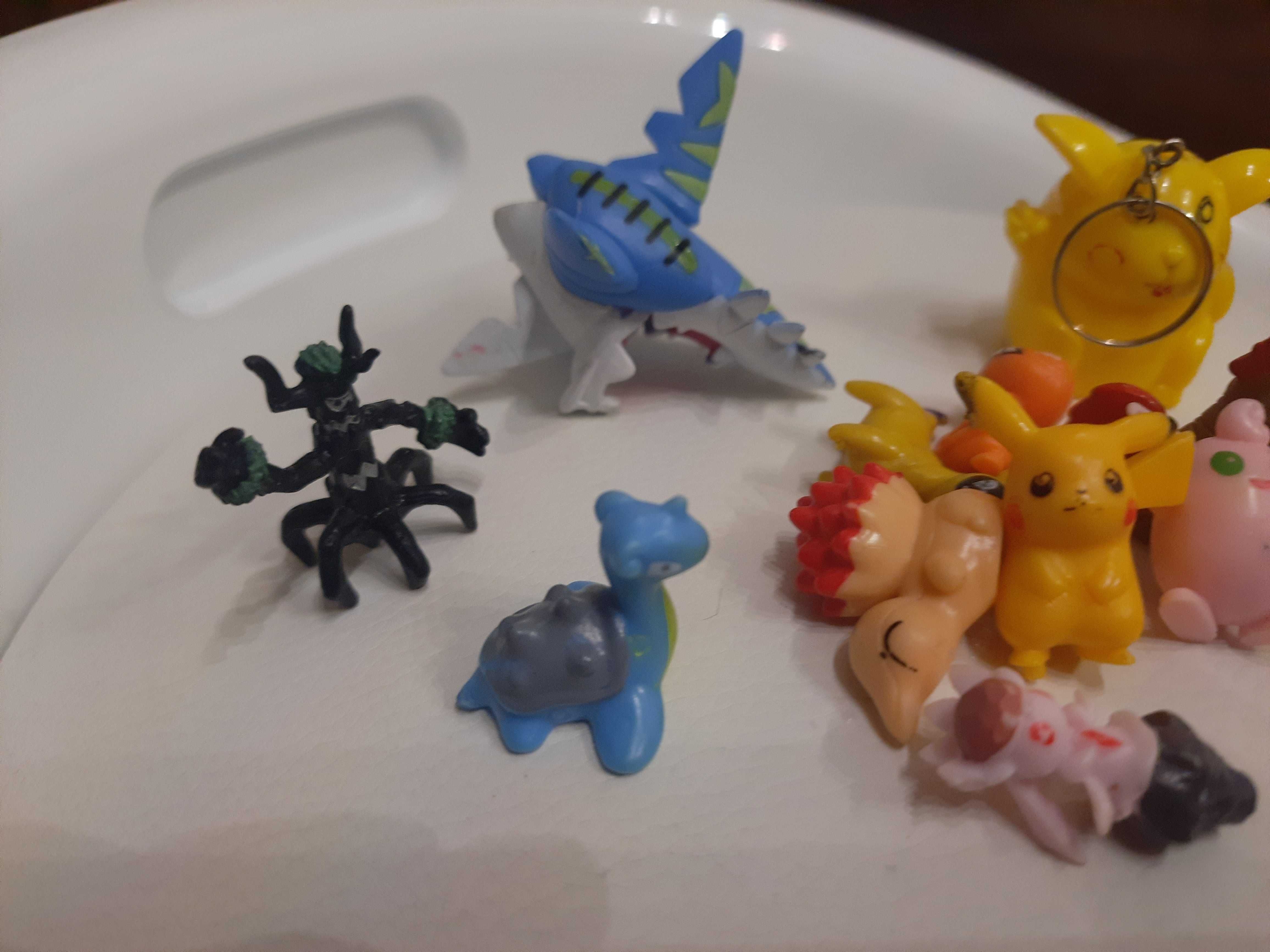 Figurki pokemony 16 różnych