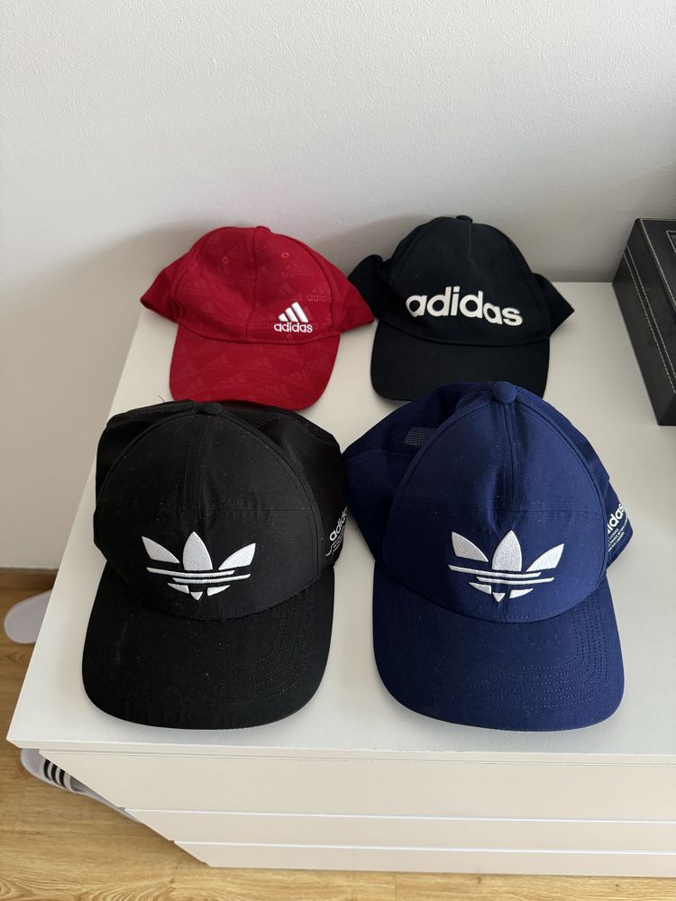 Chapeu / boné adidas novos Os de tras