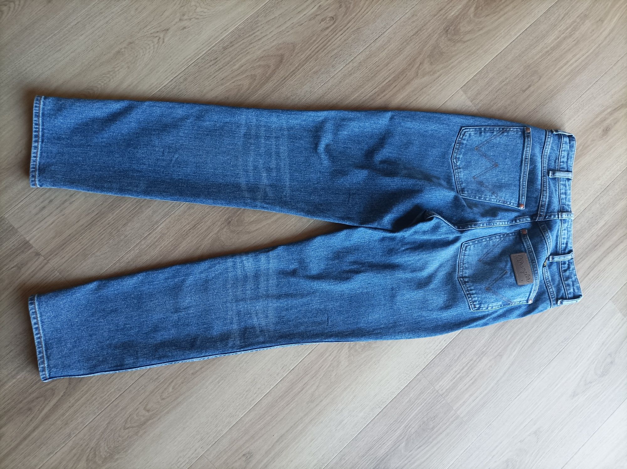 Jeansy zwężane Wrangler