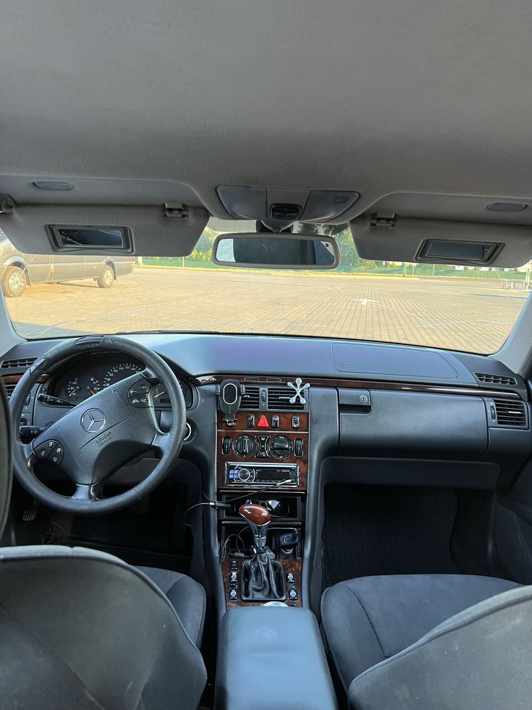 В продажі: Mercedes Benz W210 2.0 Бензин, Механіка 6-ст. (2000 рік)