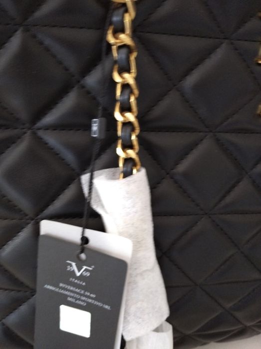 Mala preta da marca Versace 19.69