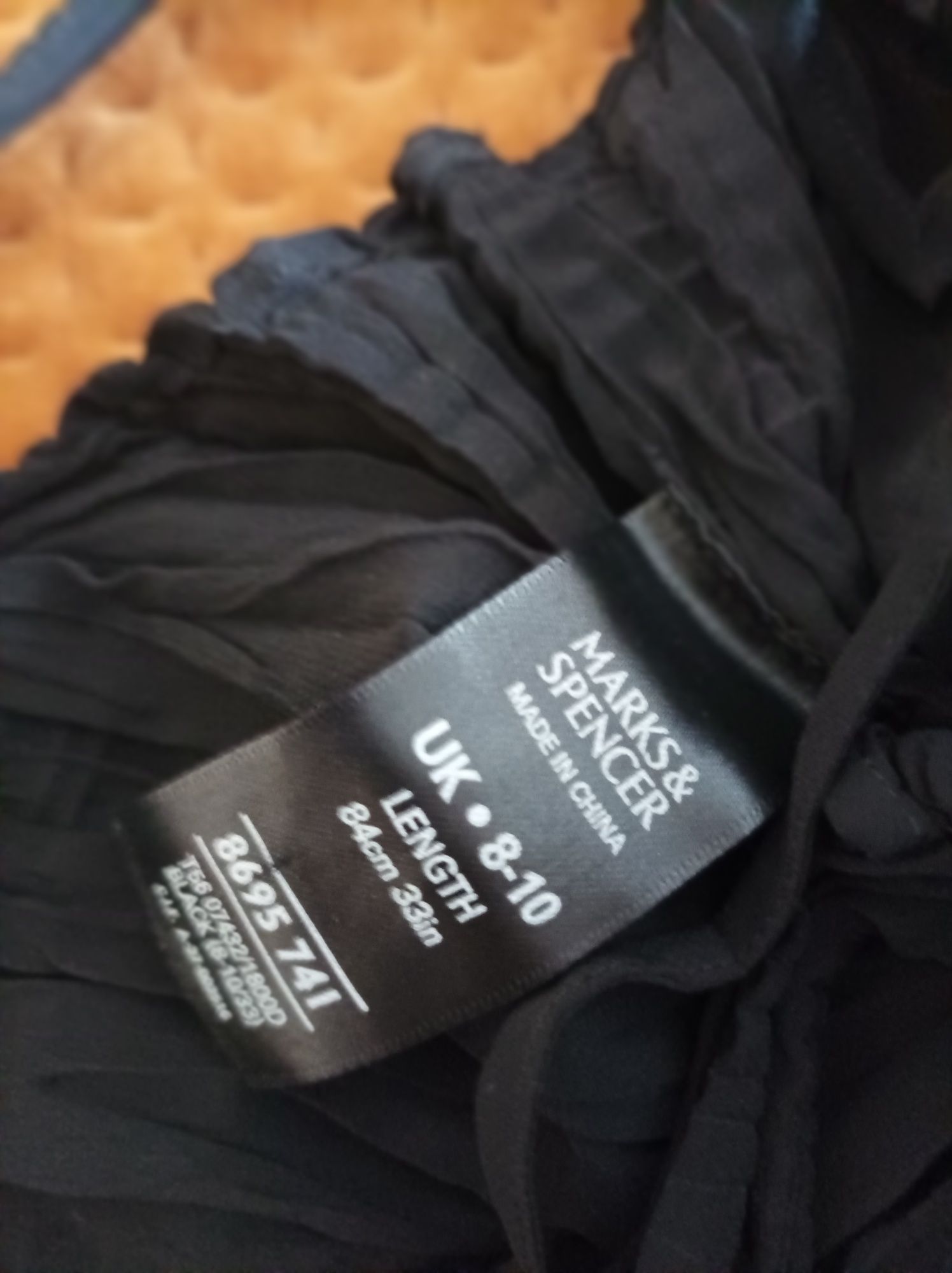Klasyczna czarna sukienka marki Marks& Spencer