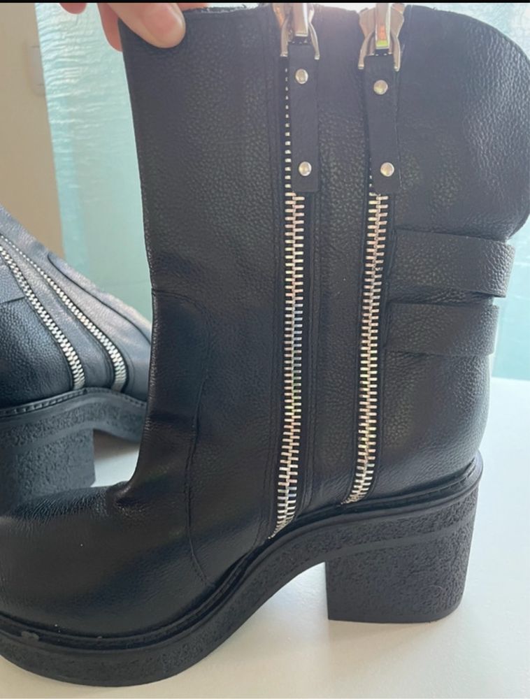 Botas pretas cano médio, marca italiana, Barachini, 39