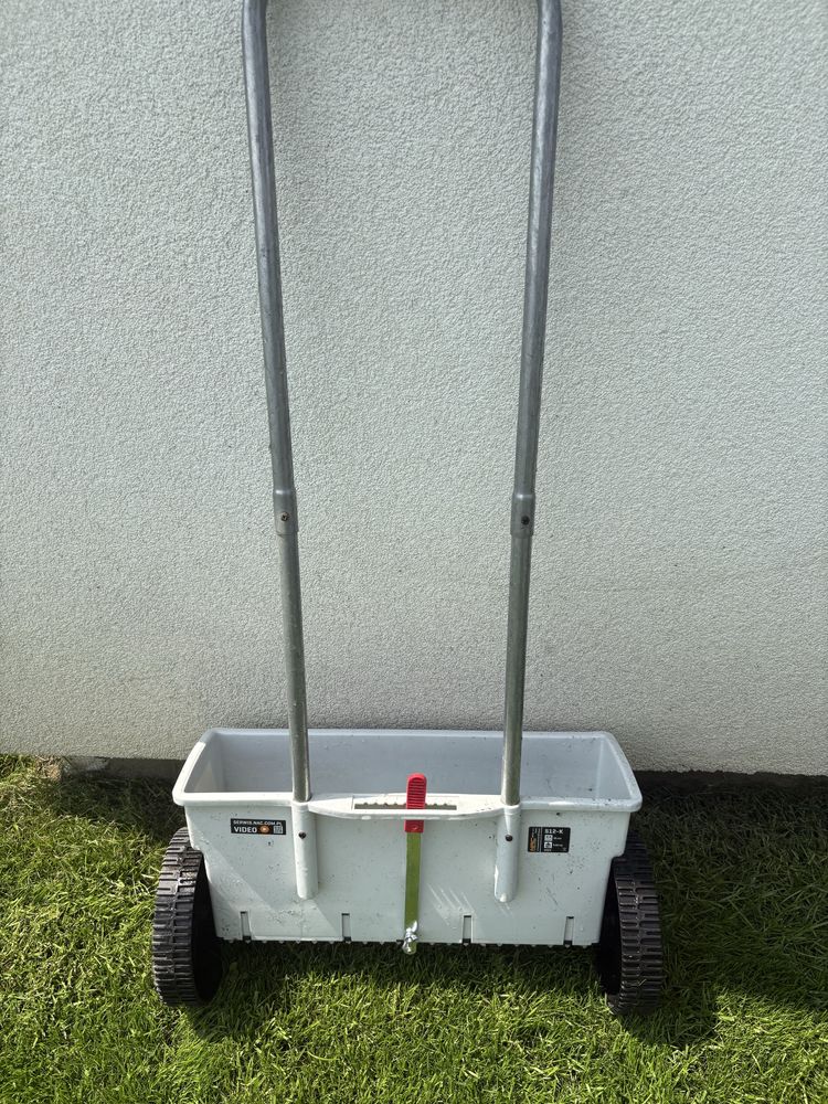 SIEWNIK do trawy ROZSIEWACZ do nawozu NAC 45cm 12 litrów z REGULACJĄ