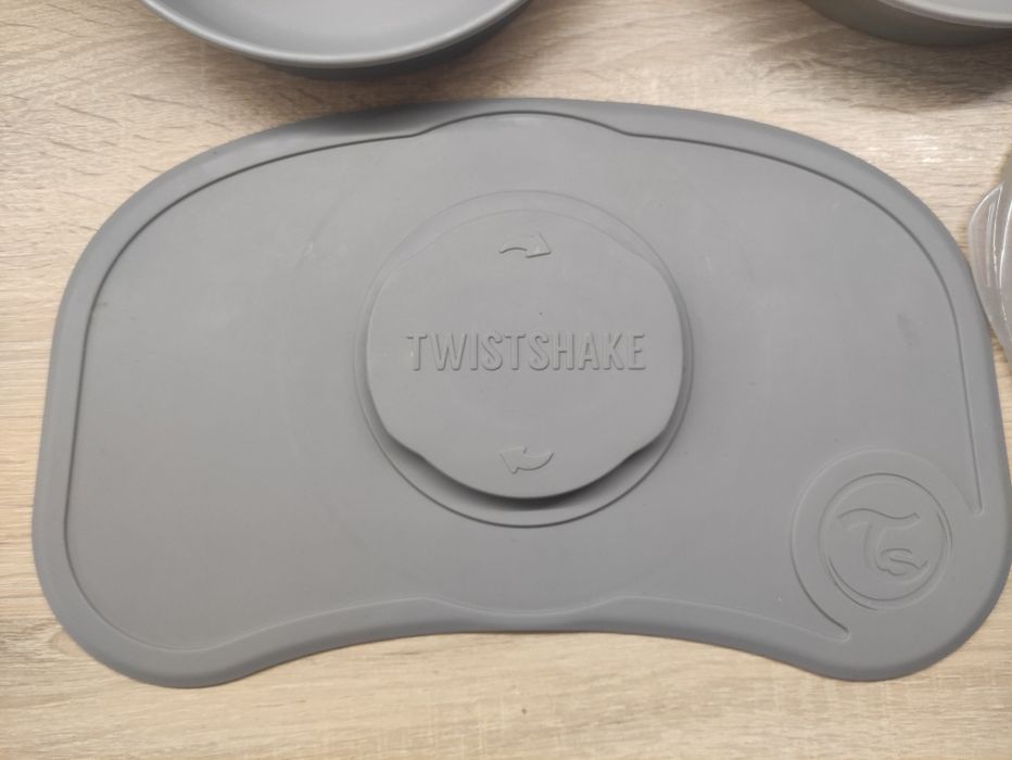 Zestaw talerzyków z matą firmy Twistshake