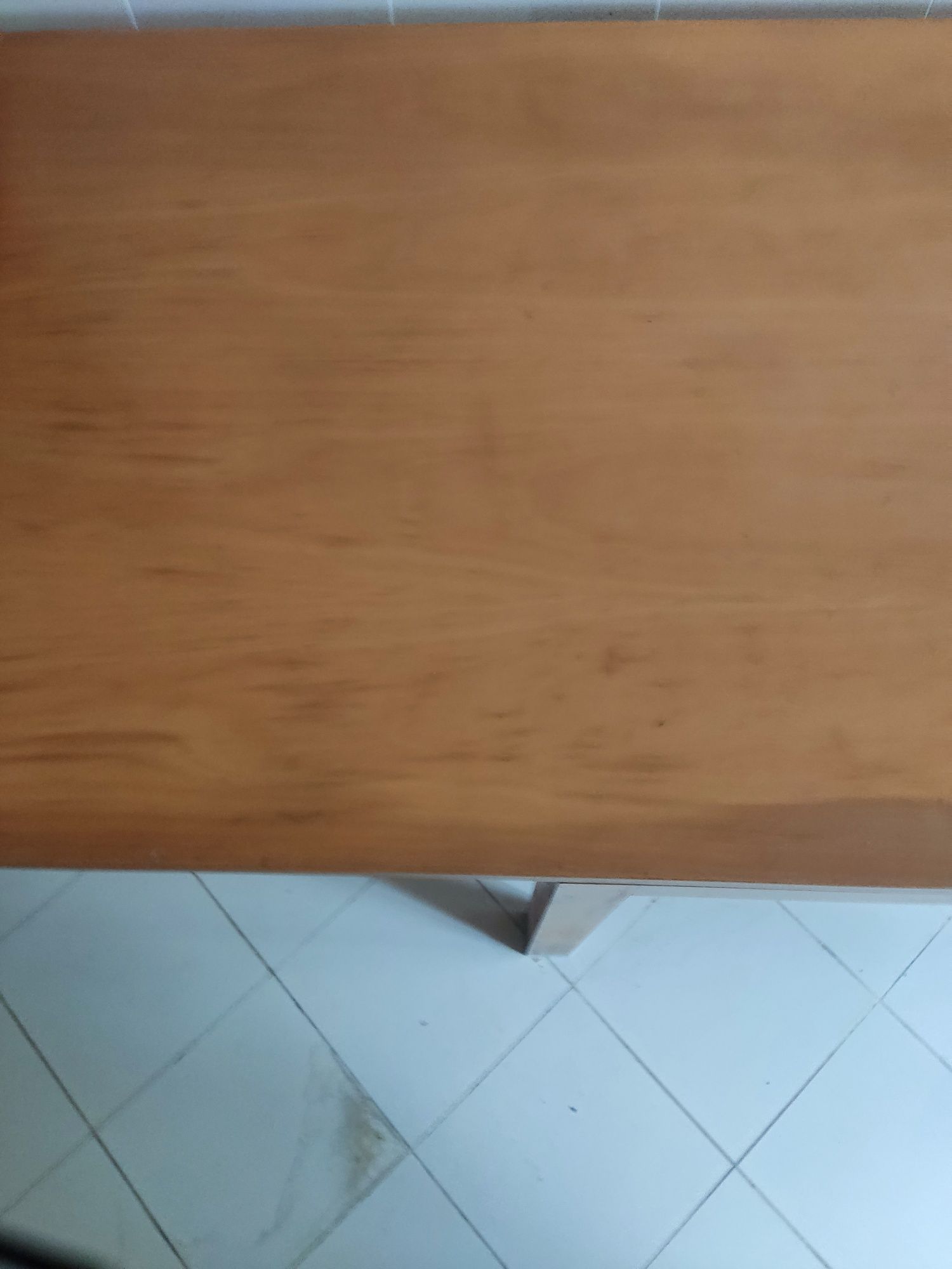 Mesa extensível em madeira clara