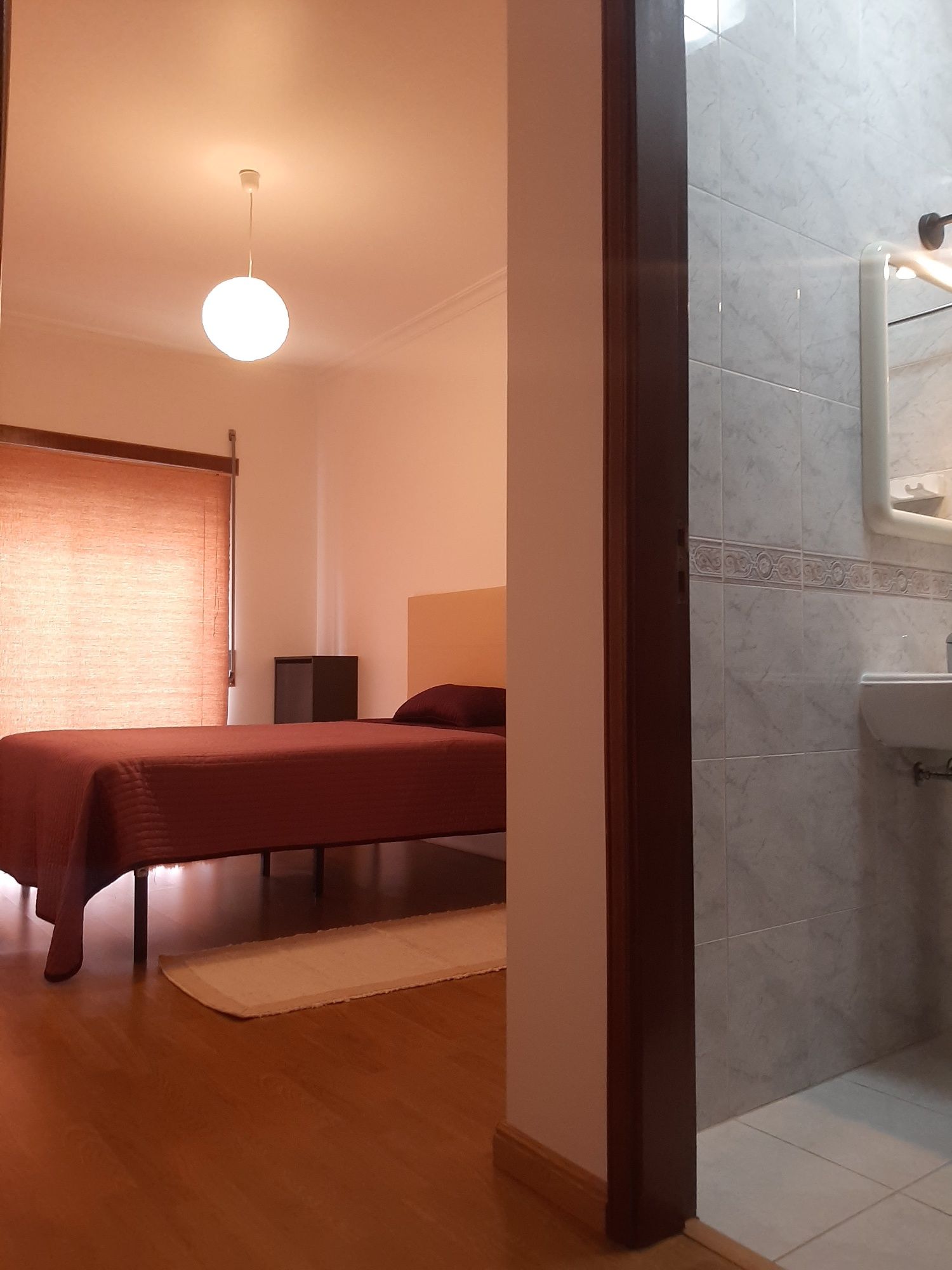 Quartos para arrendar em apartamento T3 na Covilhã