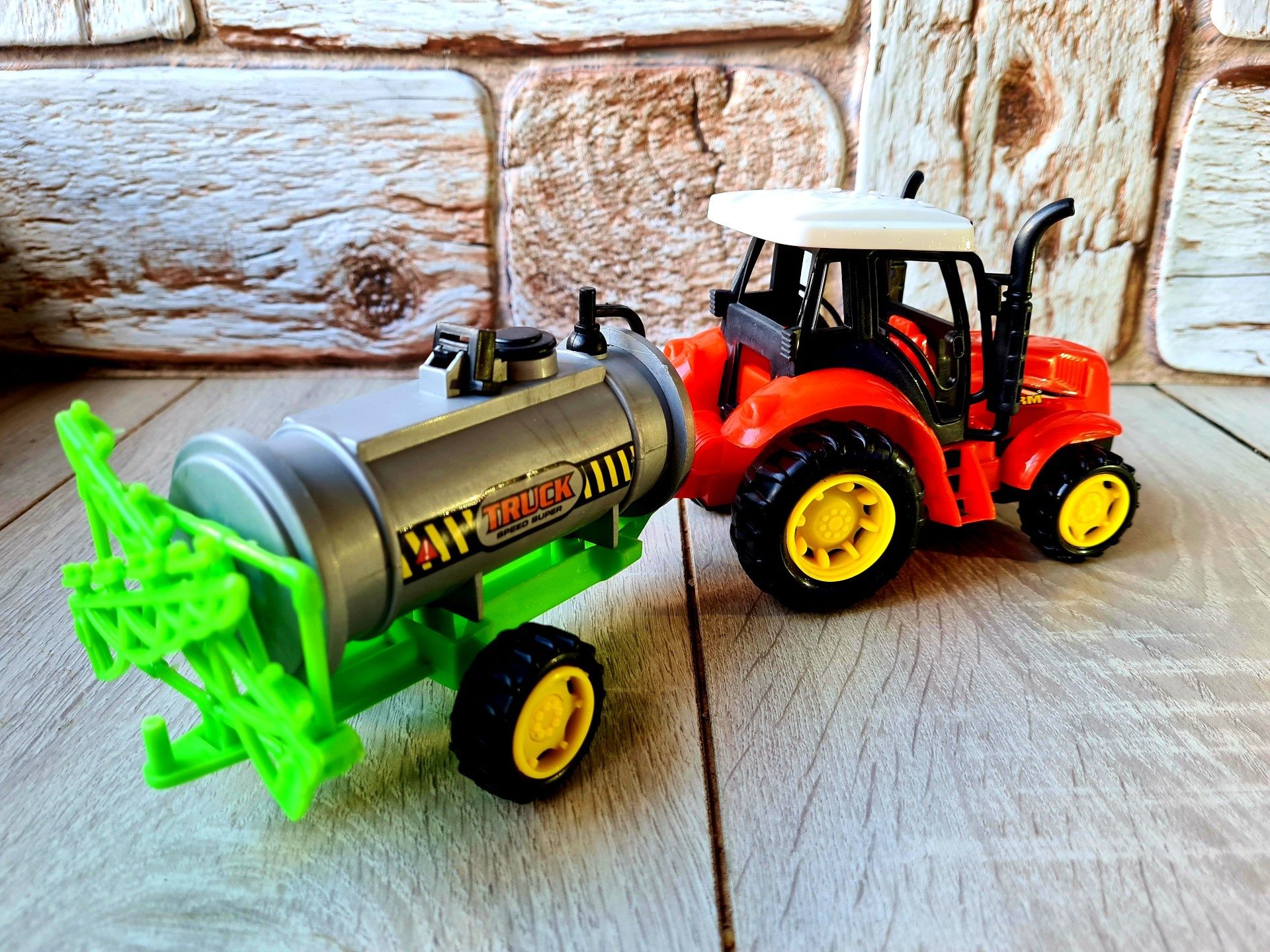 Nowy Czerwony Traktor traktorek z maszyną rolniczą - zabawki