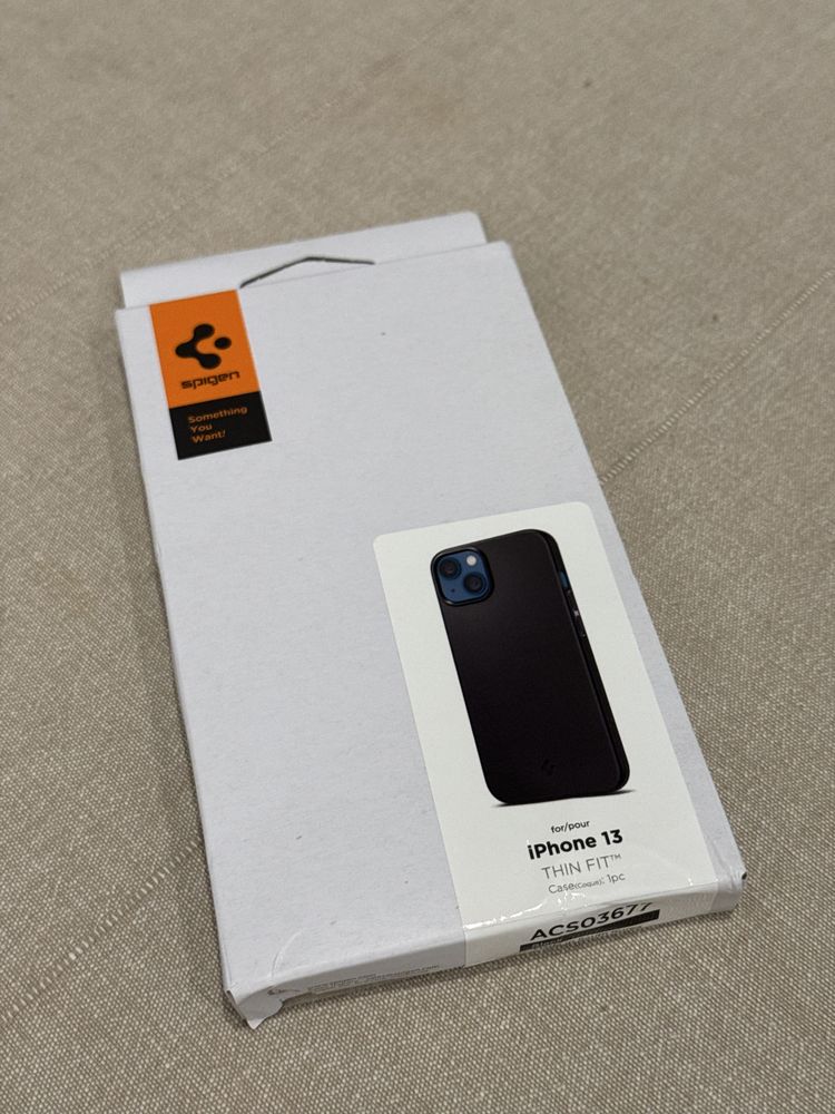 Spigen Thin Fit iPhone 13 Czarny Black Etui Obudowa Case Nowe
