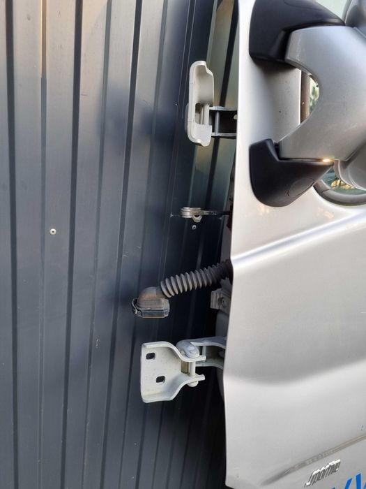 Opel Vivaro Drzwi Lewe Przód Kolor L147